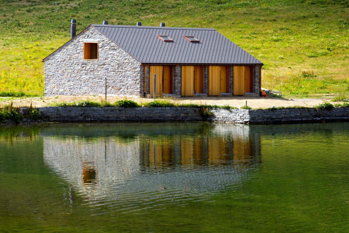 Storvandre: Ritom Lake