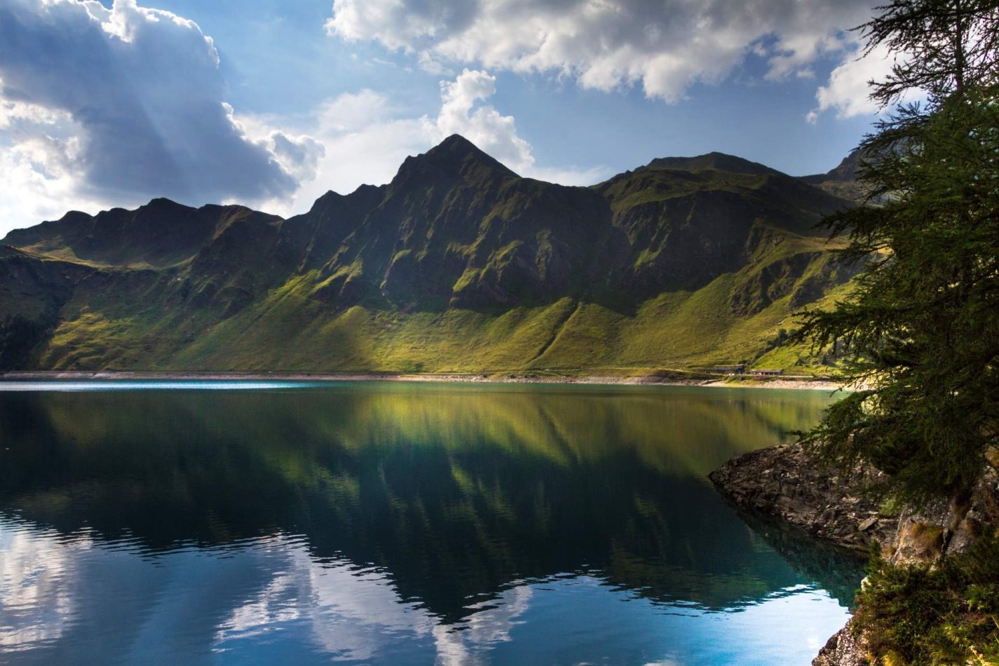 Storvandre: Ritom Lake