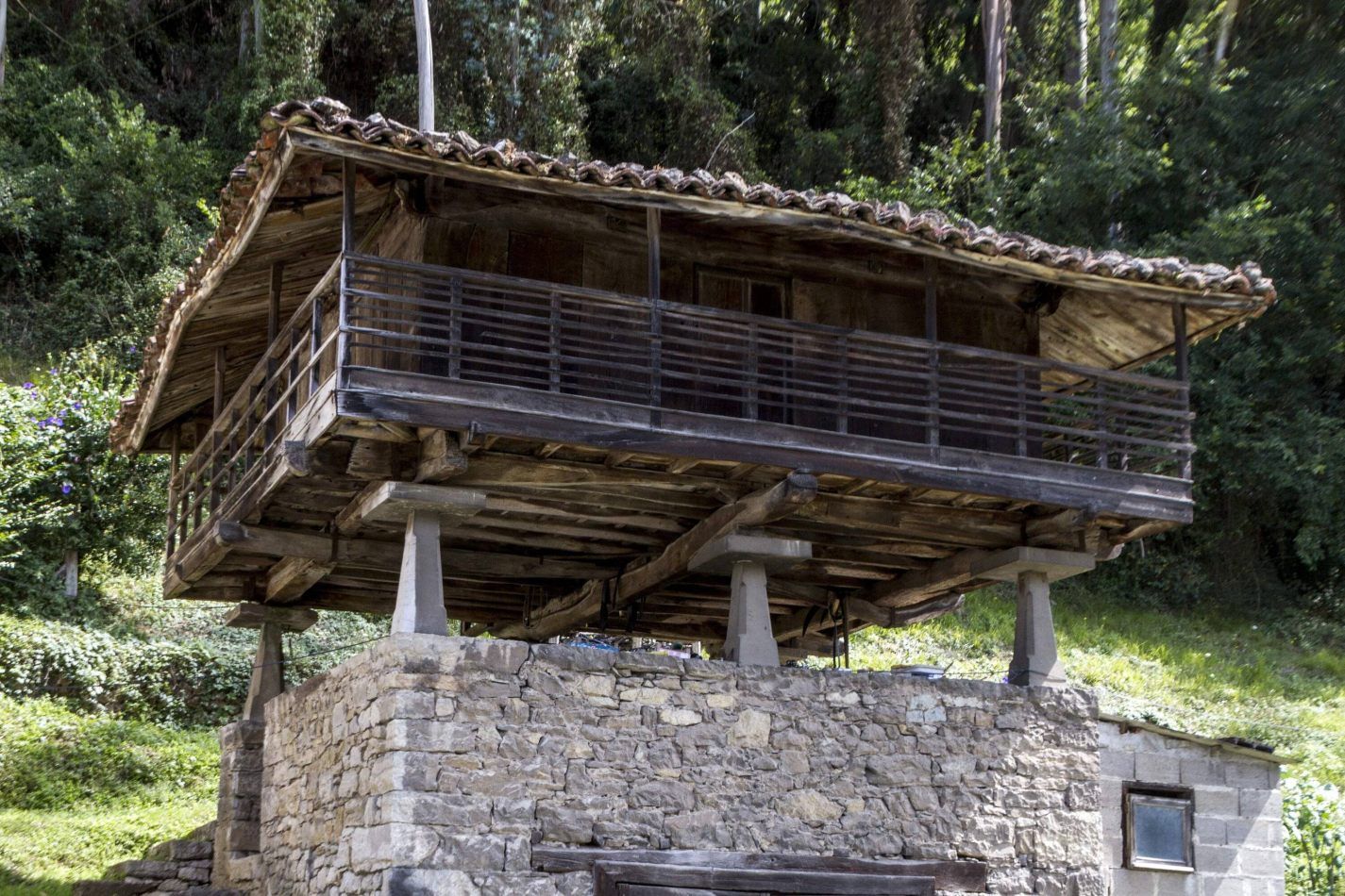 Storvandre: Horreos de Las Folgueras