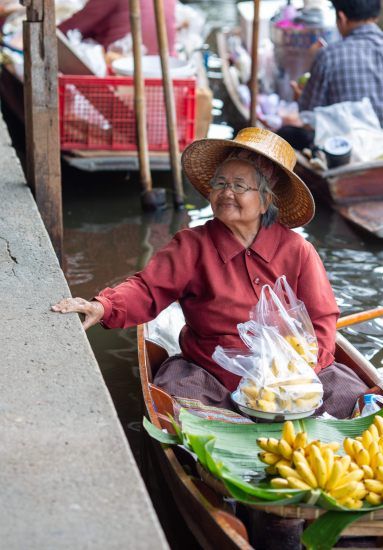 Damnoen Saduak Floating Market