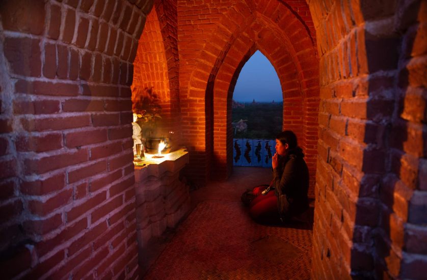 Bagan - sunrise prayer