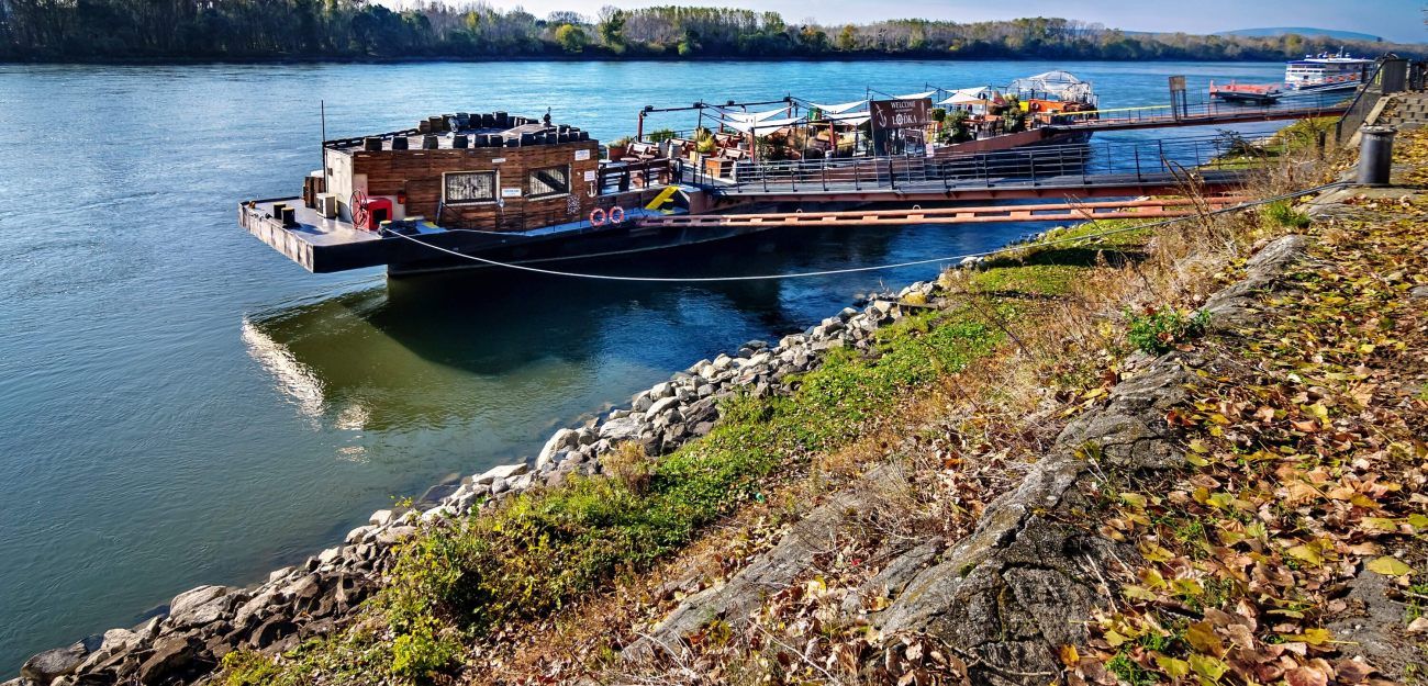 photos matching tag:boat